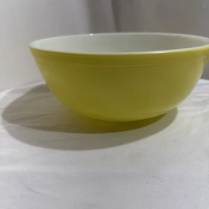 Vintage #404 Pyrex Large 10" Nesting Mixing Bowl Primary Color Yellow 4 Qt - Picture 1 of 4