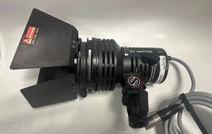 Sachtler Reporter 100H Focus Flood Light with Handle (12V) 4 pin XLR - Picture 1 of 8
