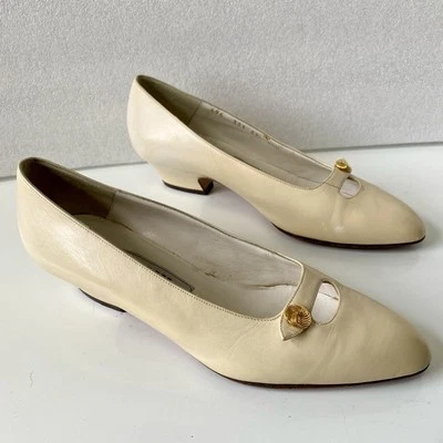 Bally Vintage Heels US Women’s Sz 5.5 M Cream Leather Gold Accents Made In Italy - Image 1 of 4