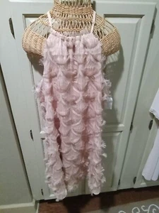 NUEVO CON ETIQUETAS TCEC Mini Vestido Rosa Pluma Imitación Pestañas "Una Noche en la Ciudad" - Imagen 1 de 8
