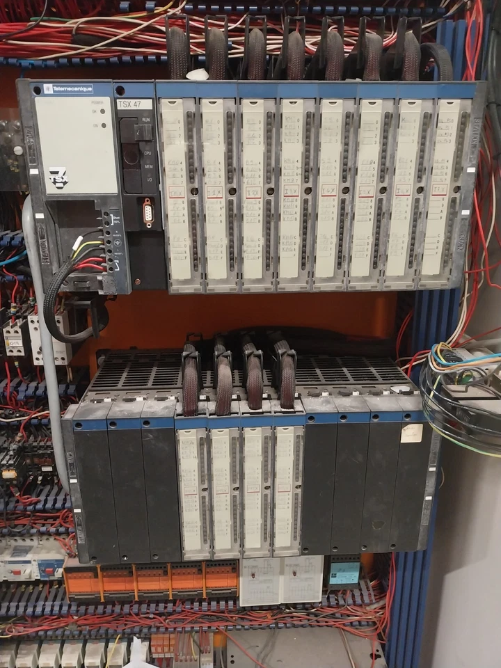 automate telemecanique tsx 47 - Photo 1/1