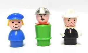 3 Fisher Price Play Little People Postbote, Bauarbeiter Cowboy #3 - Bild 1 von 4