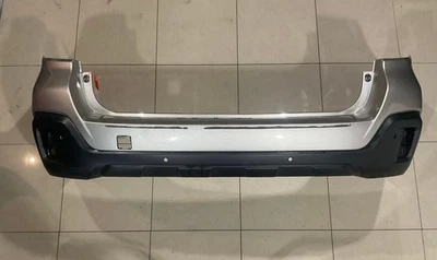 Cubierta de parachoques trasero plateada Subaru Outback 2018 2019 57704AL18A OEM Foto 1 de 4