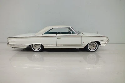 1964 Mercury Marauder Road Signature 1:18 Die Cast - White - Image 1 of 4
