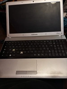 Faulty / Spares / Repairs - Samsung NP-S3511-A01DX 15.6 Inch Laptop Silver - Afbeelding 1 van 4