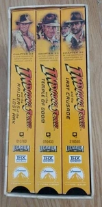 VHS - Indiana Jones Trilogy (3-Tape Box Set) - Foto 1 di 9