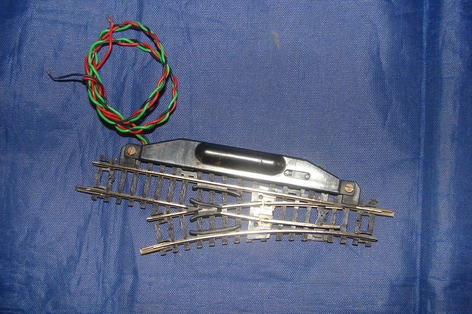 ROCO N LEFT SWITCH 24° ELECTRIC TRAIN - Image 1 of 1