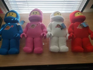 Target x Lego Sammlung Minifigur Astronaut Raumfahrer Plüsch komplett Lot 4 - Bild 1 von 17