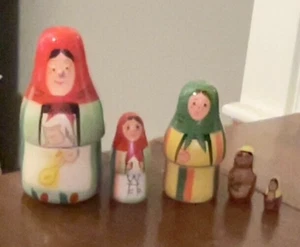 Vintage Set of Wooden Matryoshka Nesting Dolls. Set of 5 Lady Wears Scarf & Gown - Picture 1 of 6