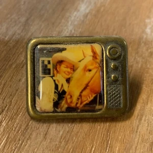 Gail Davis, Annie Oakley, Palomino Horse Target TV Shaped Metal Lapel Pin / Back - Picture 1 of 2