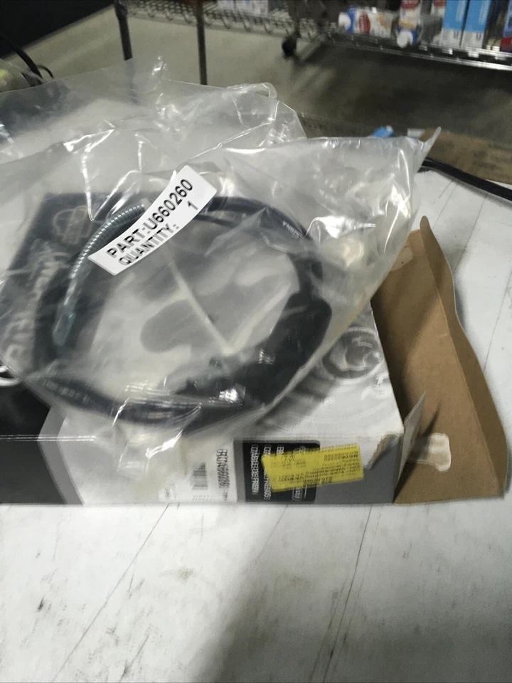 Cable de freno de estacionamiento trasero derecho Wearever para Chrysler Town and Country 2004-2007 Foto 1 de 4