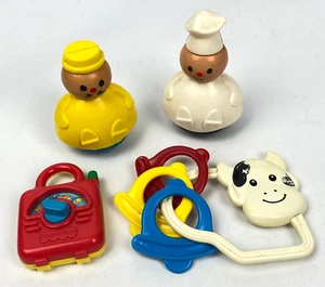 Lote de 4 Juguetes Fisher Price De Colección Hombres en una Bañera Radio Campana de Vaca Sonajero Bebé - Imagen 1 de 9