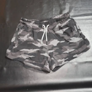 Athleta Girl Girls Black Camo All Play 3" Shorts Large 12 - Picture 1 of 4