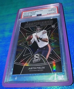 2021 Spectra Justin Fields Rookie Aura #RO-3 Case Hit #ed /99 PSA 10 Pop 7 - Bild 1 von 6