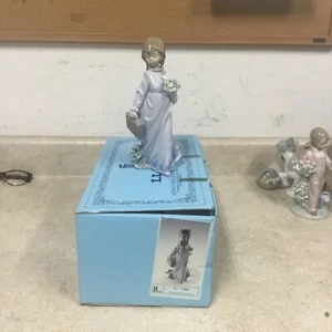 Lladro #7604 "Schultage" Mädchen mit Blumen & Aktentasche Porzellan Figur 8" hoch - Bild 1 von 5