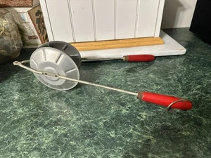 Sandwich & Hobo roter Holzgriff Kuchenmaschine Vintage Bauernhaus rustikal Utensil - Bild 1 von 8
