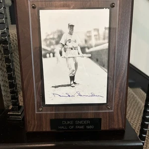 SIGNED DUKE SNIDER BROOKLYN DODGERS PHOTO PLAQUE HOF  1980 W/Beckett COA letter - Picture 1 of 6