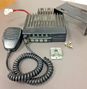 ICOM IC-F221S, UHF 440-490 MHz, 8 CH, Mic, Mount, Programming - Picture 1 of 9