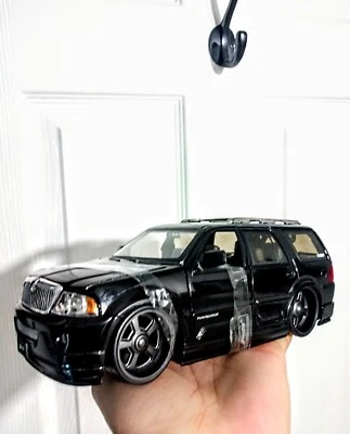 Jada Toy Dub City Kustoms 1:24 Scale 2003 Lincoln Navigator Model Black Loose - Image 1 of 4