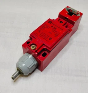 Telemecanique XCS Limit Switch AC15V 240V 3A Made in France - Picture 1 of 5