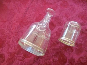 Jarra de agua y vidrio vintage con superposición plateada con acentos de color rosa dormitorio - Imagen 1 de 6