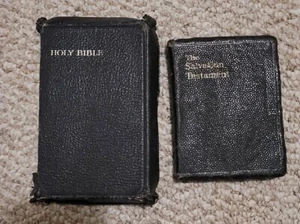 HOLY BIBLE - ILLUSTRATED SCHOLARS' EDITION and THE SALVATION TESTEMENT. Read - Bild 1 von 15