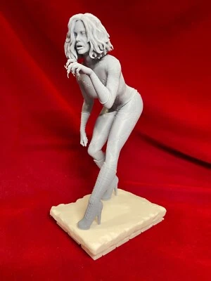 Catwoman (1992) "Michelle Phiefer" - Resin - Model Kit - 1/6 - 1/8 Scale - Image 1 of 4