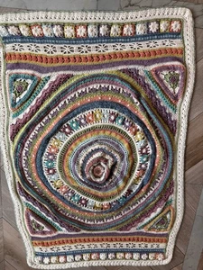 Hand Made crochet throw, 3D flowers, country, cottage look w/ granny sq border - Picture 1 of 7