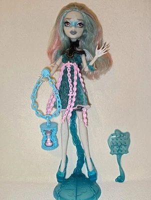 Monster High Rochelle Goyle - Haunted. TOTALLY COMPLETE & GORGEOUS DISPLAY! - Image 1 of 4