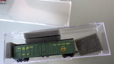 N-TRIX 50' Railway Express Agency REA Billboard Reefer in Used Box w/ MTL's - Image 1 of 3