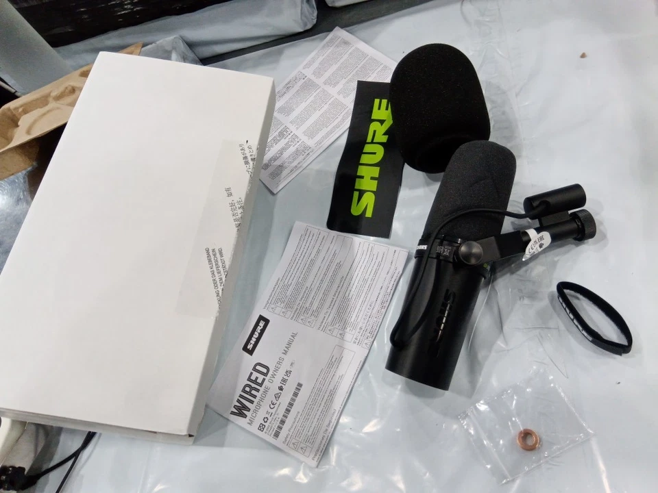 SM7dB Shure  Dynamic Microphone Built In Preamp Streaming Podcast Recording - Image 1 of 4