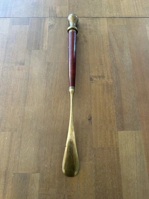 复古黄铜鞋喇叭带木制手柄鞋角 19 英寸免运费 — 第 1/4 张图片