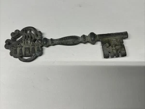 Vintage 1983 NEW FANTASYLAND Official Opening Key RARE Opening Day Collectible - Picture 1 of 4