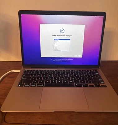 Apple MacBook Air M1 2020 13 дюймов — 8 ГБ RAM — твердотельный накопитель 256 ГБ — розовое золото — аккумулятор 99% - Изображение 1 из 4