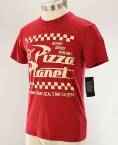 Pixar x CHASER Herren rot PIZZA PLANET Grafik Baumwolle Rundhalsausschnitt T-Shirt SMALL neu mit Etikett - Bild 1 von 2