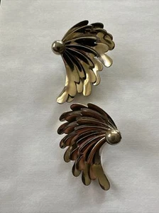 Vintage Signed Kramer Polished Silve Tone Clip-On Earrings   Angel Wings or Fans - Picture 1 of 3