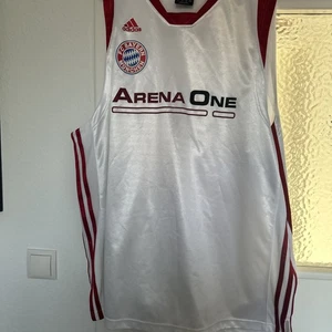 Trikot FC BAYERN BASKETBALL ARENA ONE Gr XL Greene 24 - Bild 1 von 4