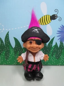 TREASURE ISLAND AT THE MIRAGE PIRATE - Muñeca Russ Troll de 5" - CASI COMO NUEVA - RARA - Imagen 1 de 8