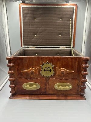 Kleine Kommode Holztruhe mit Schubladen Aufklappbar Verziert Messing Beschläge - Bild 1 von 4