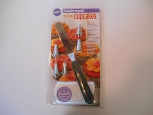 Wilton I Taught Myself To Decorate Cupcakes Set NEU VERSIEGELT 18 Teile - Bild 1 von 2