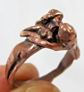 ANILLO de besos pareja desnuda talla 8,5 sin marca ~ El abrazo ~ erótico ~ Kama Sutra - Imagen 1 de 9