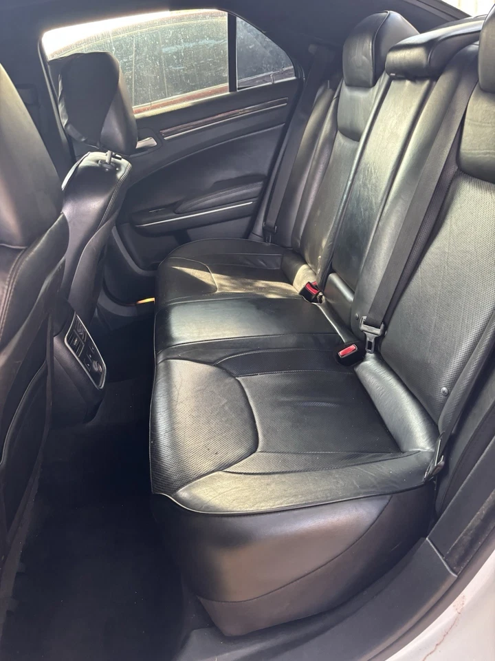 Chrysler 300C 2013 banco de asiento trasero de cuero con reposabrazos OEM Foto 1 de 2