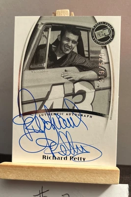 2007 Press Pass Signings Legends The King Richard Petty Autograph card of 570 - Image 1 of 4