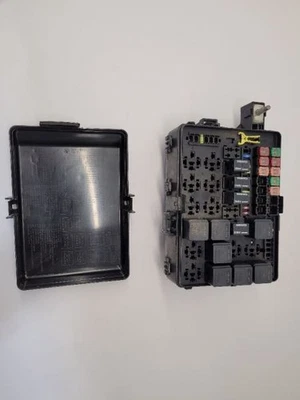 Dodge Charger 2015 2016 caja de fusibles compartimento del motor 2015-2016 Foto 1 de 4