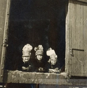 1916 Three Women Inside Railroad Train Car Big Fancy Hats like a Cake - Picture 1 of 2