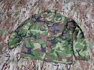 🇺🇸 US ARMY AWARDED FOR EXCELLENCE WOODLAND WINDBREAKER JACKET LIGHT MED-LARGE - Picture 1 of 4
