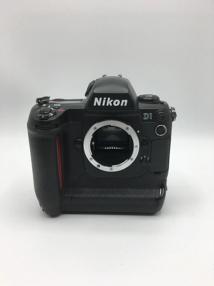 Nikon D1 D 2.7MP Digital SLR Camera - Body Only - Black (25201) - Image 1 of 1