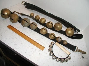 2 Kutschenschlitten Pferdegeschirr Gurt Glocken schwer Messing graduiert + mehr - Bild 1 von 5