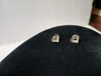 Pendientes de plata de ley con corazón de diamantes Kay Jewelers NDI 925 Foto 1 de 4
