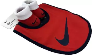 Nike Bebé Rojo Azul Algodón Tobillo Puños Plegables Babero Botines Conjunto Calcetín Talla 0-6 MO - Imagen 1 de 1